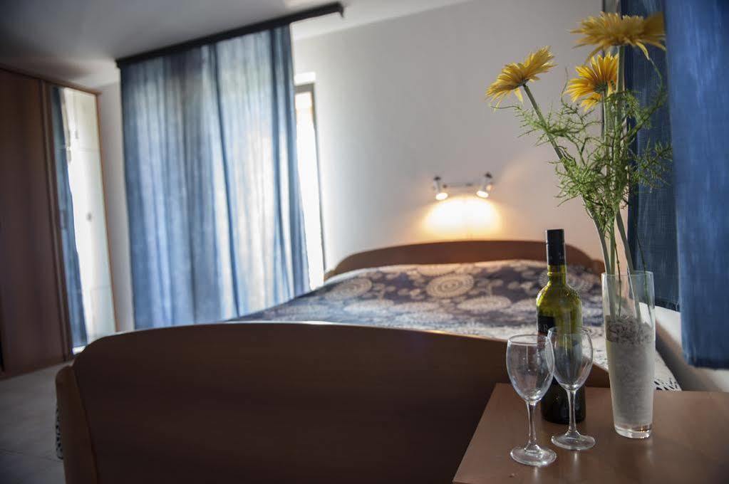 Apartments Paradis 로비니 외부 사진