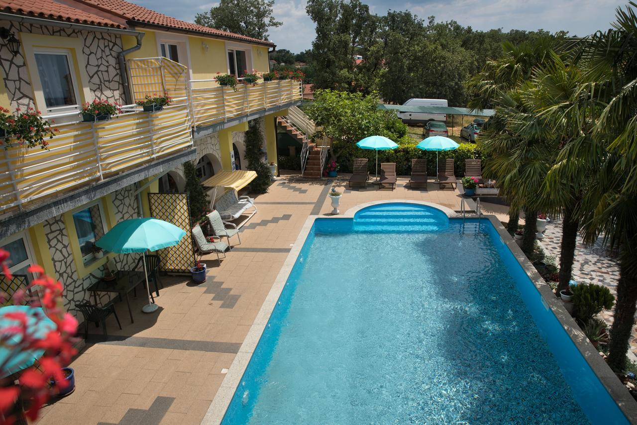 Apartments Paradis 로비니 외부 사진