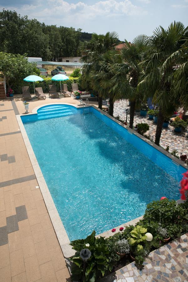 Apartments Paradis 로비니 외부 사진